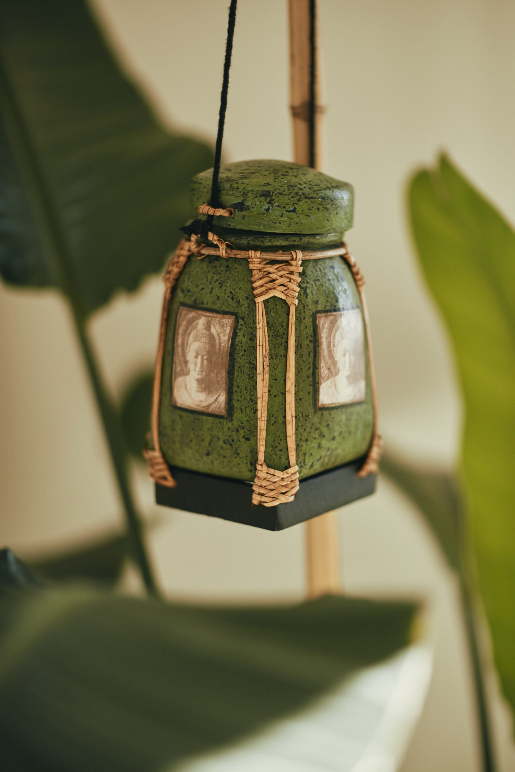 Thai massage Barcelona traditional decor at Under Pressure studio