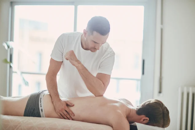 Professional massage therapist performing deep tissue massage Barcelona